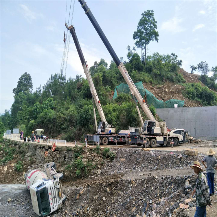 大田县汽车掉沟里叫吊车救援要多少钱